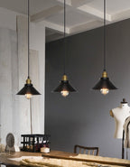 LÁMPARA COLGANTE INDUSTRIAL NOIR GOLD – Negro Mate + Detalles Dorados | INCLUYE BOMBILLO E27 | Cable Ajustable