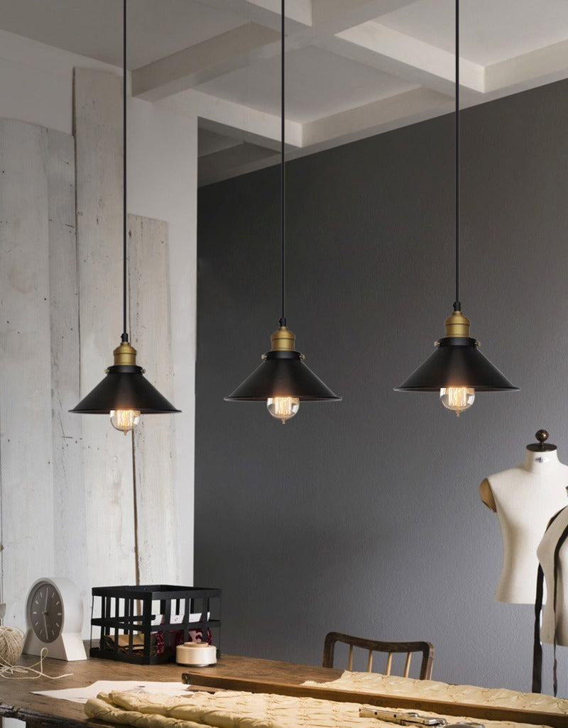 LÁMPARA COLGANTE INDUSTRIAL NOIR GOLD – Negro Mate + Detalles Dorados | INCLUYE BOMBILLO E27 | Cable Ajustable