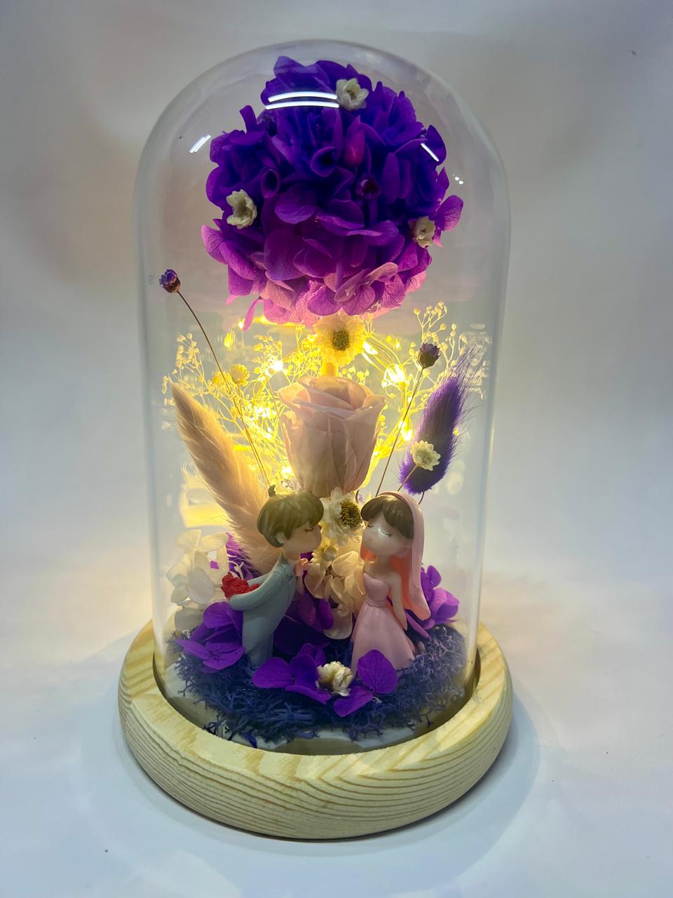 ROSA PRESERVADA CON LUZ LED + PAREJITA DE NOVIOS – 3 a 5 Años de Belleza Natural | Colores: Rojo, Azul, Púrpura, Rosado