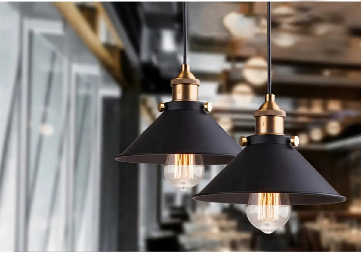 LÁMPARA COLGANTE INDUSTRIAL NOIR GOLD – Negro Mate + Detalles Dorados | INCLUYE BOMBILLO E27 | Cable Ajustable