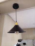 LÁMPARA COLGANTE INDUSTRIAL NOIR GOLD – Negro Mate + Detalles Dorados | INCLUYE BOMBILLO E27 | Cable Ajustable